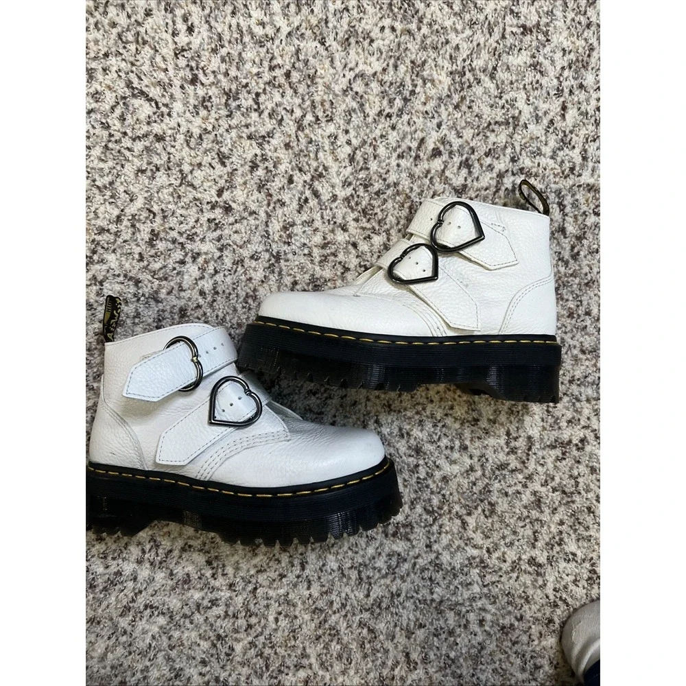 DR MARTENS Devon‎ Heart White Leather Platform Boot Shoes Size 7 Used Ones